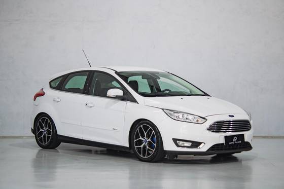 FORD FOCUS 2.0 TITANIUM 16V FLEX 4P POWERSHIFT FORD FOCUS 2.0 TITANIUM 16V FLEX 4P POWERSHIFT